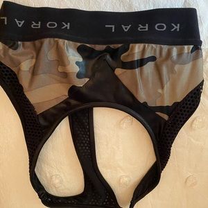 Koral camo sports bra.